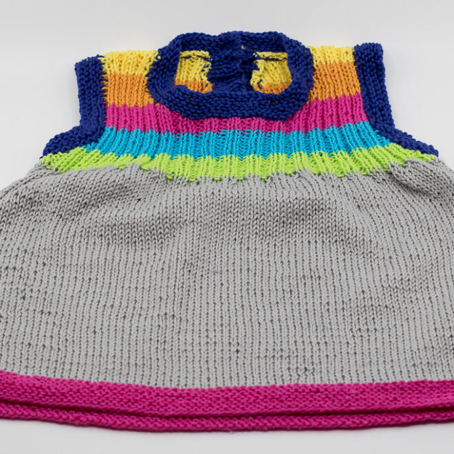 Babykleidchen grau mit buntem Kragen